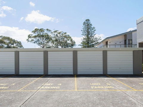 5 Casuarinas 33 Soldiers Point Road Superb Waterfront Unit - Goulburn Accommodation 1