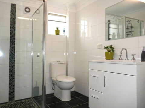 Sandy Bottoms With WiFi Just Moments From Beach - Goulburn Accommodation 5