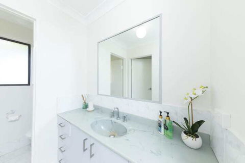 Renas Court Unit 8 - Goulburn Accommodation 4