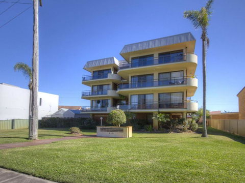 Champagne Court 1 With Water Views - Goulburn Accommodation 5