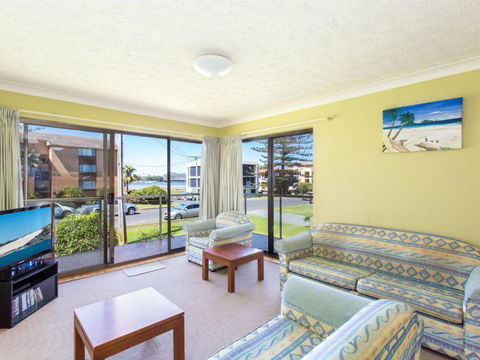 Champagne Court 1 With Water Views - Goulburn Accommodation 1
