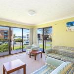 Champagne Court 1 With Water Views - Goulburn Accommodation 0