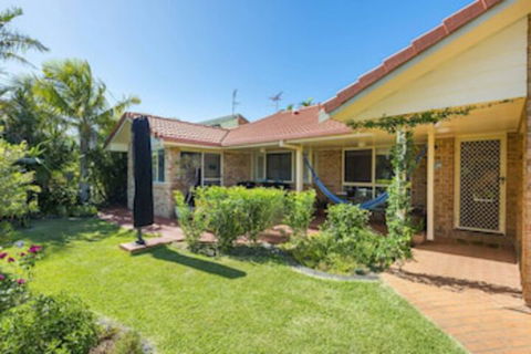 SECRET GARDEN WiFi Netflix Pet Friendly - Goulburn Accommodation 0