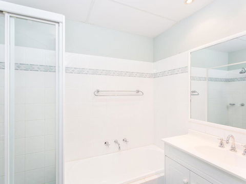 Castillo Del Mar 10 Lake View Roof Terrace With Spa - Goulburn Accommodation 6