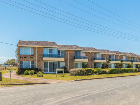 Fairholme 8 Perfect Lakefront Position - Goulburn Accommodation 6