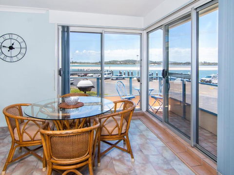 Fairholme 8 Perfect Lakefront Position - Goulburn Accommodation 5