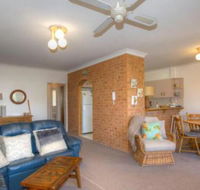 St James 6 Stylish Airconditioned Retreat - Goulburn Accommodation