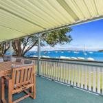 Sunset Beach House Soldiers Point Sleeps 9 - Goulburn Accommodation 0
