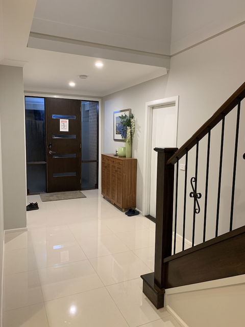 Apple House Truganina - Goulburn Accommodation 0