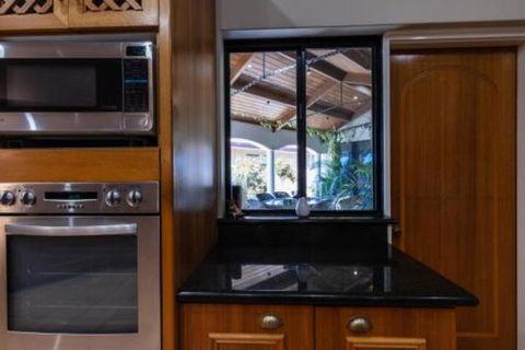 Maidstone Executive Residence - Goulburn Accommodation 2