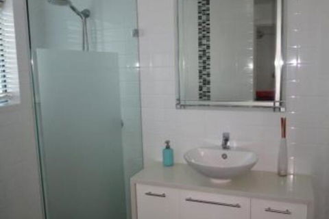Deepwater Cove Unit 7 68 Lower Gay Terrace Bulcock Beach - Goulburn Accommodation 5