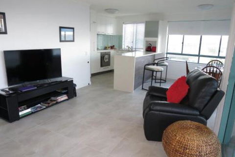 Deepwater Cove Unit 7 68 Lower Gay Terrace Bulcock Beach - Goulburn Accommodation 3