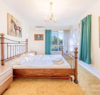 Doncaster Beautiful 4 Bedder walking to Westfield - Goulburn Accommodation