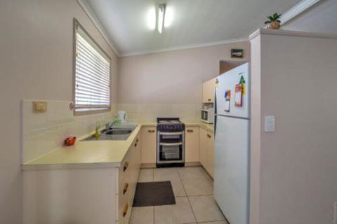 Affordable Holiday Home - Goulburn Accommodation 7