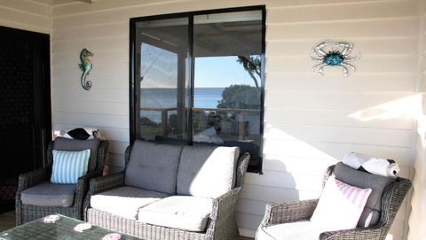 KINGFISHER COTTAGE Beachfront At The Binalong Bay - Goulburn Accommodation 2