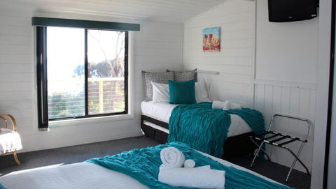 KINGFISHER COTTAGE Beachfront At The Binalong Bay - Goulburn Accommodation 3