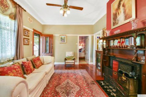 Lovel Cottage - Goulburn Accommodation 4
