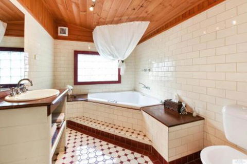 Lovel Cottage - Goulburn Accommodation 1