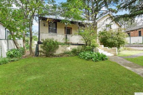 Lovel Cottage - Goulburn Accommodation 6