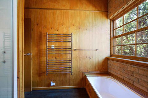 Honeysett Lodge - Goulburn Accommodation 5