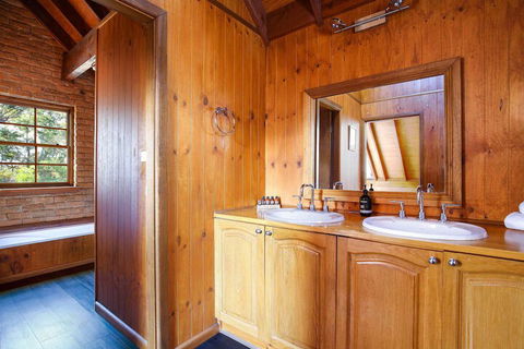 Honeysett Lodge - Goulburn Accommodation 7