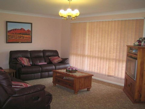 SEASCAPE In NARRAWALLEE - Goulburn Accommodation 2