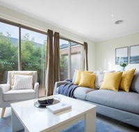 Spacious Lovely Home In Point Cook - Goulburn Accommodation