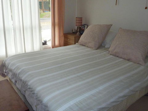 Green Point Lakehouse - Goulburn Accommodation 4