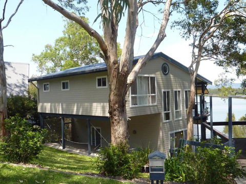 Green Point Lakehouse - Goulburn Accommodation 3
