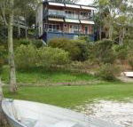 Green Point Lakehouse - Goulburn Accommodation