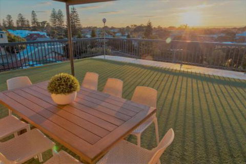 Henley Beach South Amazing Views Huge Private Balcony! - Goulburn Accommodation 0