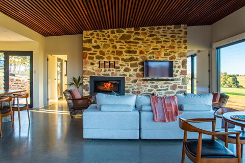 Hutton Vale Farm JHA Stone Cellar - Goulburn Accommodation 4
