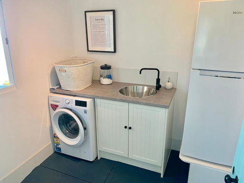 Yaringa Cottage...by The Sea - Goulburn Accommodation 1