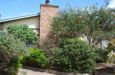 SHORE BEATS WORK INVERLOCH - Goulburn Accommodation 6