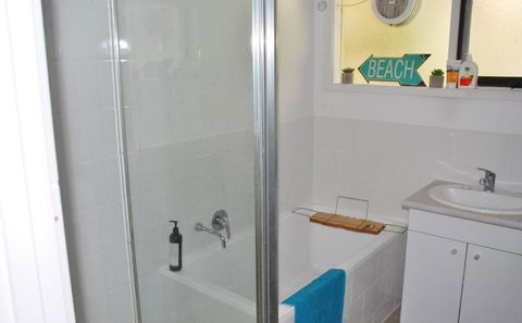 SHORE BEATS WORK INVERLOCH - Goulburn Accommodation 3