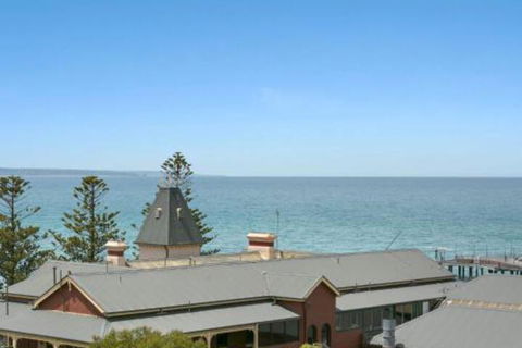 POINT GREY APARTMENT 2 Ocean VIews With Wifi - Goulburn Accommodation 3