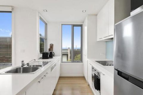 POINT GREY APARTMENT 2 Ocean VIews With Wifi - Goulburn Accommodation 5