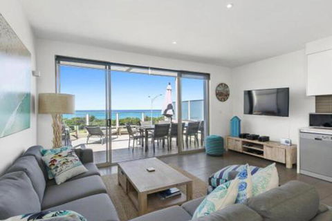 WATERFRONT SEVEN In The Heart Of Lorne - Goulburn Accommodation 2