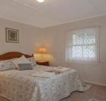 Hollyoak Cottage delightful ducks  doileys - Goulburn Accommodation