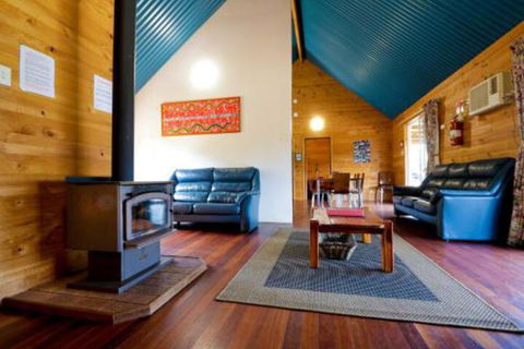 Sunnyhurst Chalets Rural Stay - Goulburn Accommodation 3