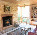 Adelaide Hills Camellia Cottage WiFi - Goulburn Accommodation