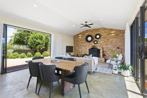 Embracing Evandale - Goulburn Accommodation 5