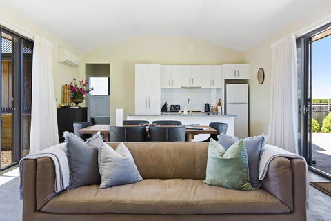 Embracing Evandale - Goulburn Accommodation 6