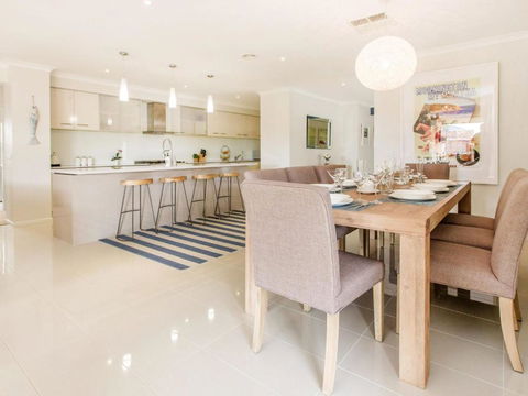 MALIBU SAFETY BEACH - Goulburn Accommodation 5