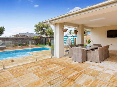 MALIBU SAFETY BEACH - Goulburn Accommodation 6