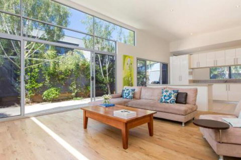 PALM COURT RETREAT MORNINGTON - Goulburn Accommodation 5