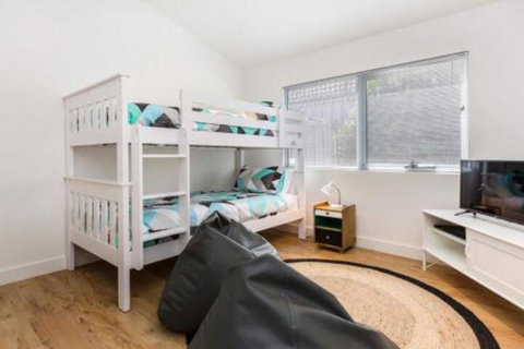 PALM COURT RETREAT MORNINGTON - Goulburn Accommodation 3