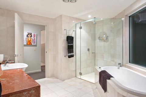 Artis Noosa Heads - Goulburn Accommodation 5