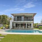 WATERFRONT HOME BORDERING MOOLOOLABA - Goulburn Accommodation 0