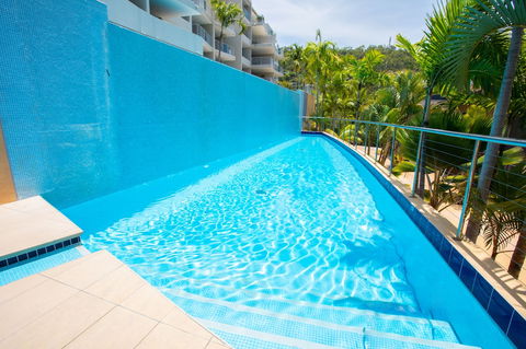 Spacious Tropical Sanctuary Ocean Views - Goulburn Accommodation 2